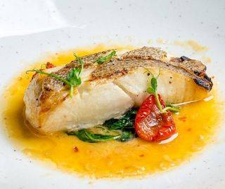 Halibut pieczony w sosie porowym 120g