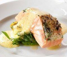 Łosoś na parze w sosie cytrynowym