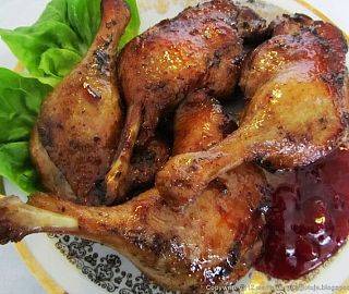 Udko z kaczki konfit w sosie wiśniowym