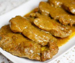 Pieczeń z karkówki w sosie pieczeniowym