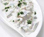 Śledź w majonezie z jabłkiem i ogórkiem