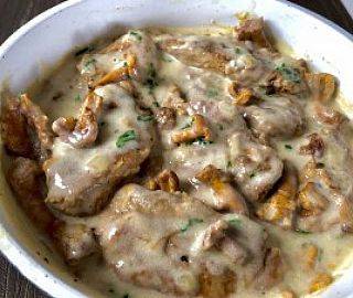 Polędwiczki wieprzowe w sosie kurkowym